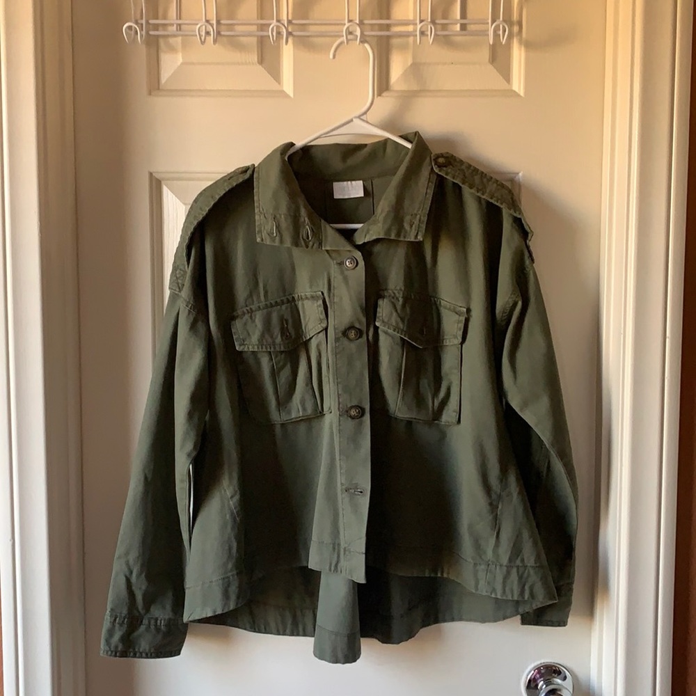 Buttoned Collared Shirt with Pockets